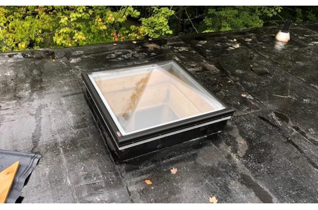 Thermoformed Acrylic Pyramid Skylight with Frost Free Curb Frame